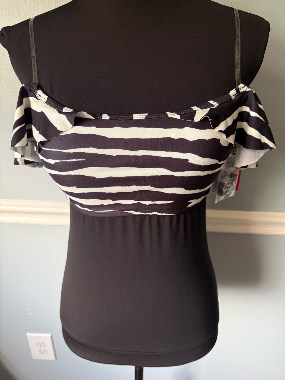 Vince Camuto Black & White Zebra Off-Shoulder Ruffle Swim Camisole S